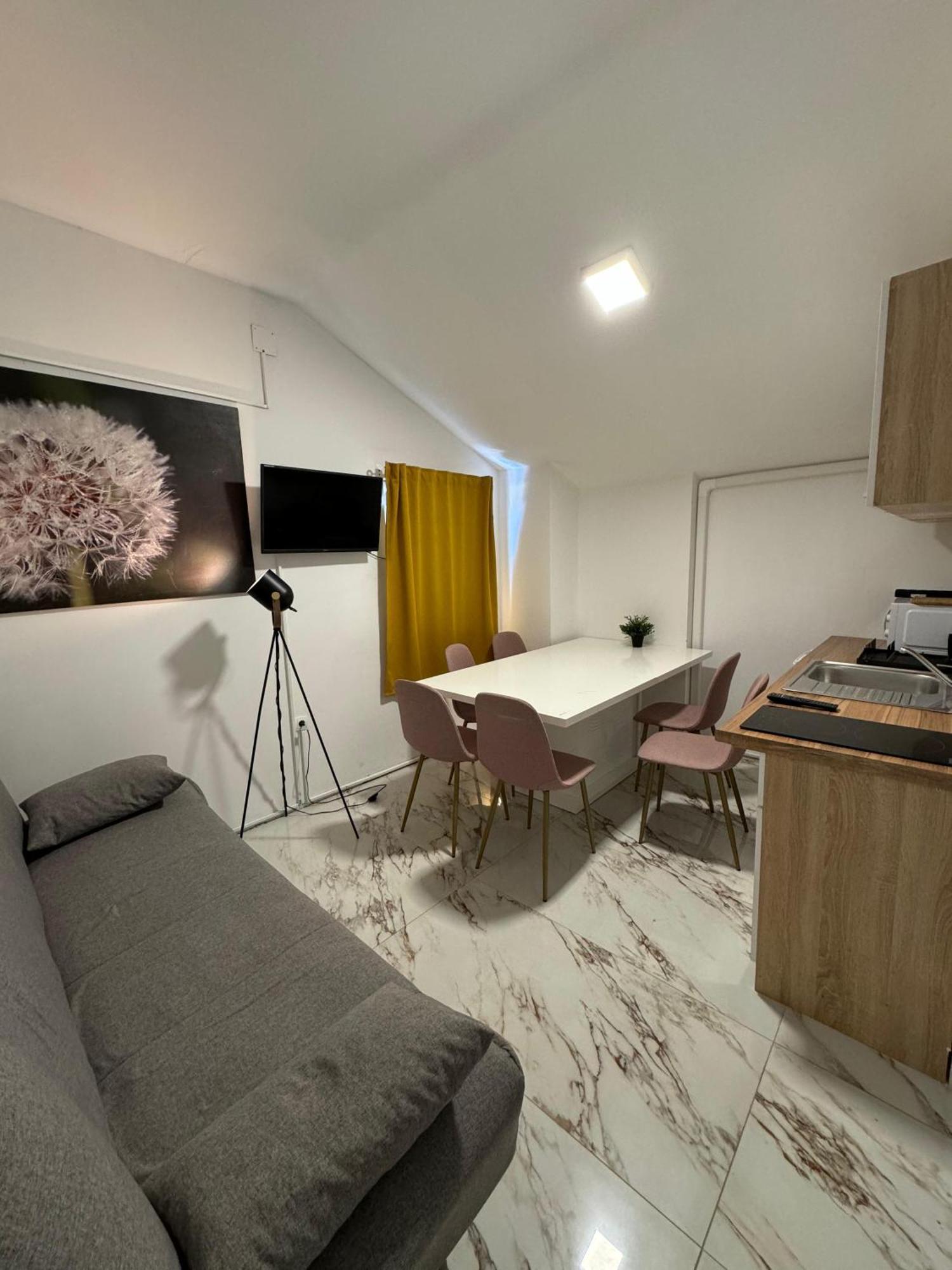 Lara 2 Apartment Novalja