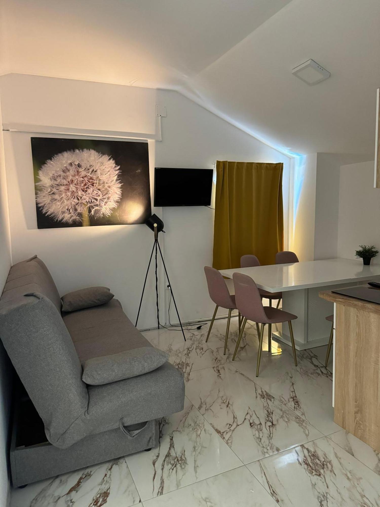 Lara 2 Apartment Novalja